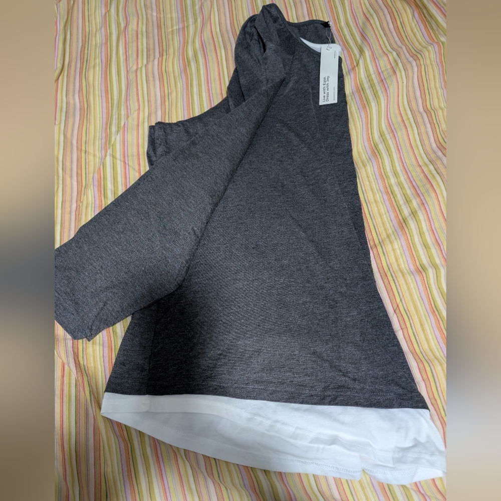 NWT BLOOMCHIC SZ 28 LONG SLEEVE GRAY/WHITE TOP NICE CONDITION